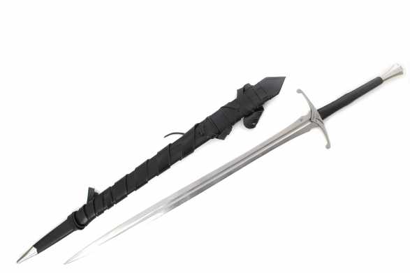 Darksword 1351 - Fanor's Two Handed Sword (sharpened)